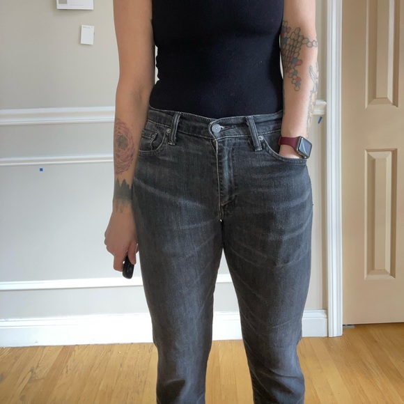 Distressed 513 Levi’s in black (men’s but I wore them) - Picture 5 of 9